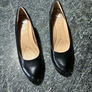 Nurture by Lamaze Black Wedge Slip-On Flats